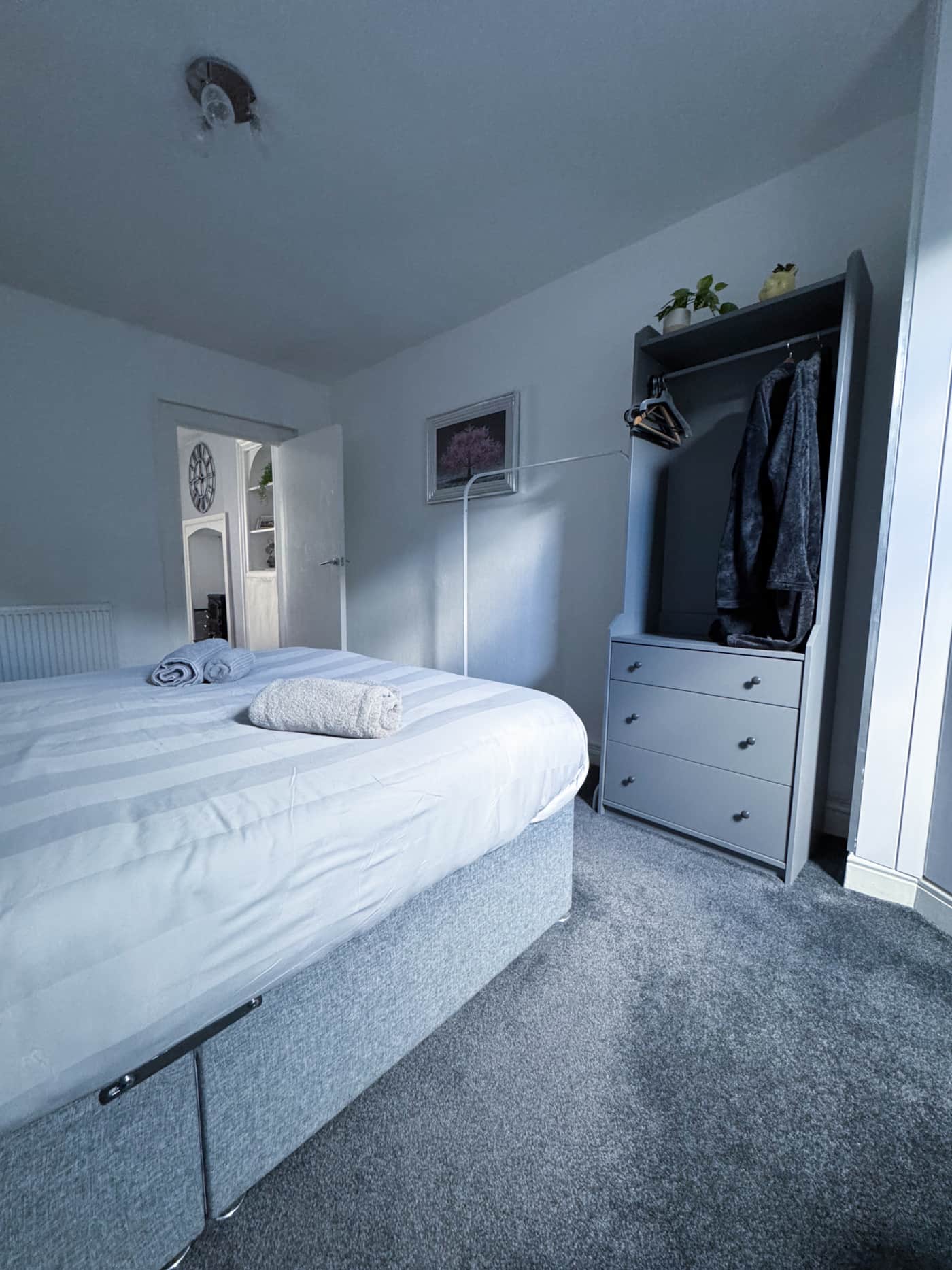 The Kingfisher Apartment — interior photograph 1