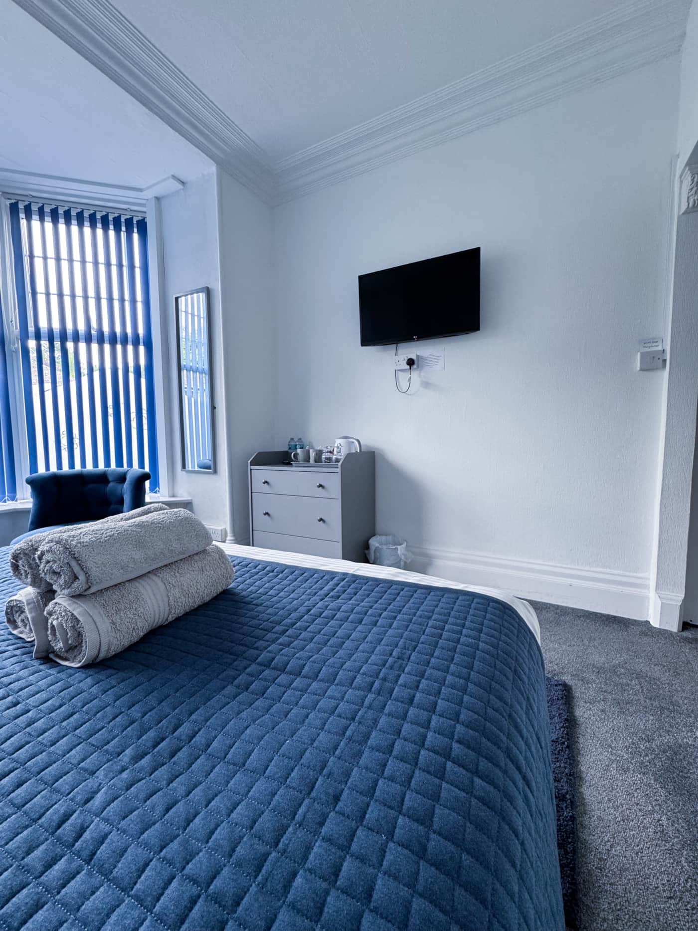 Room 2 — interior photograph 2