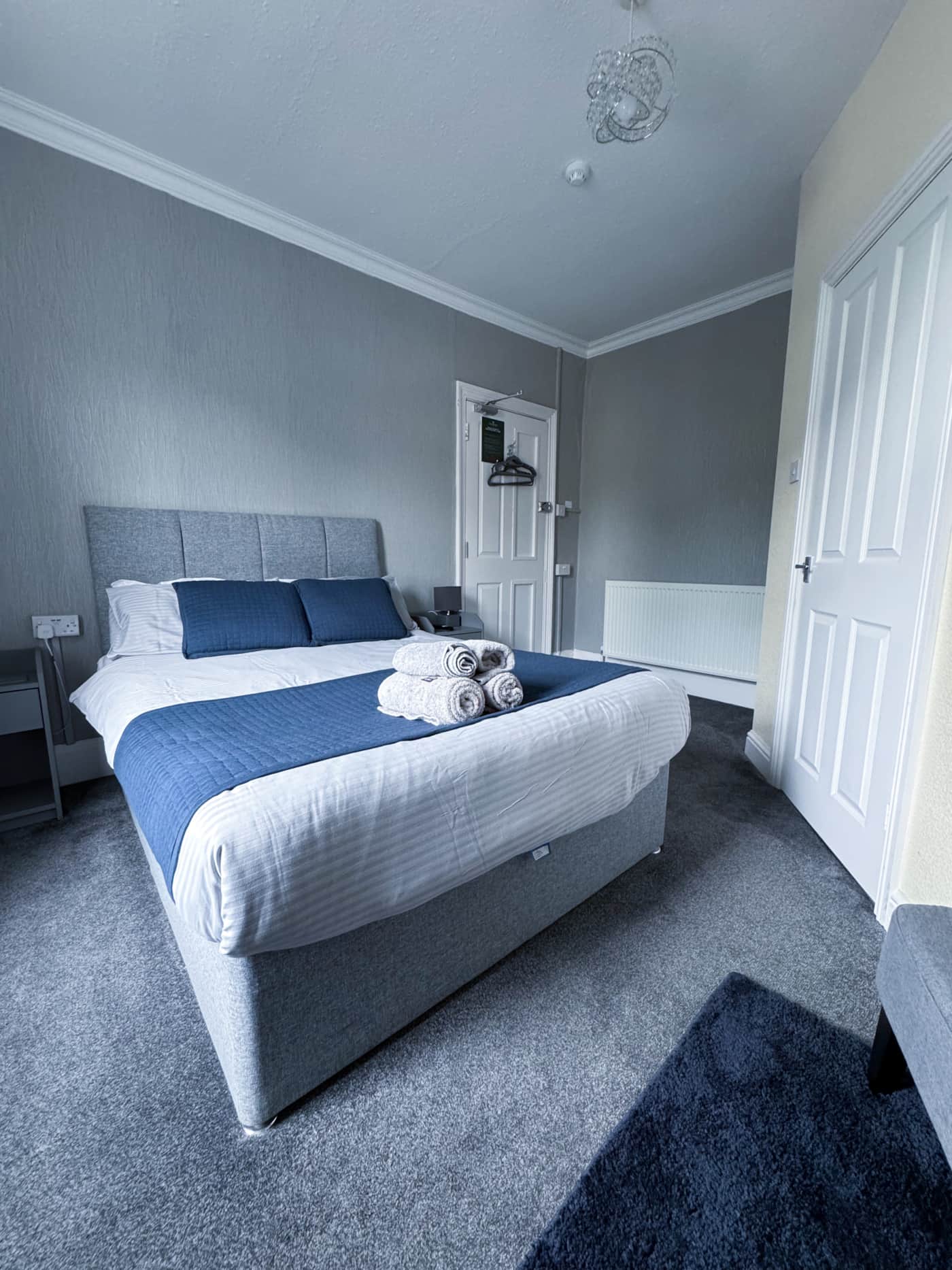 Room 3 — interior photograph 1