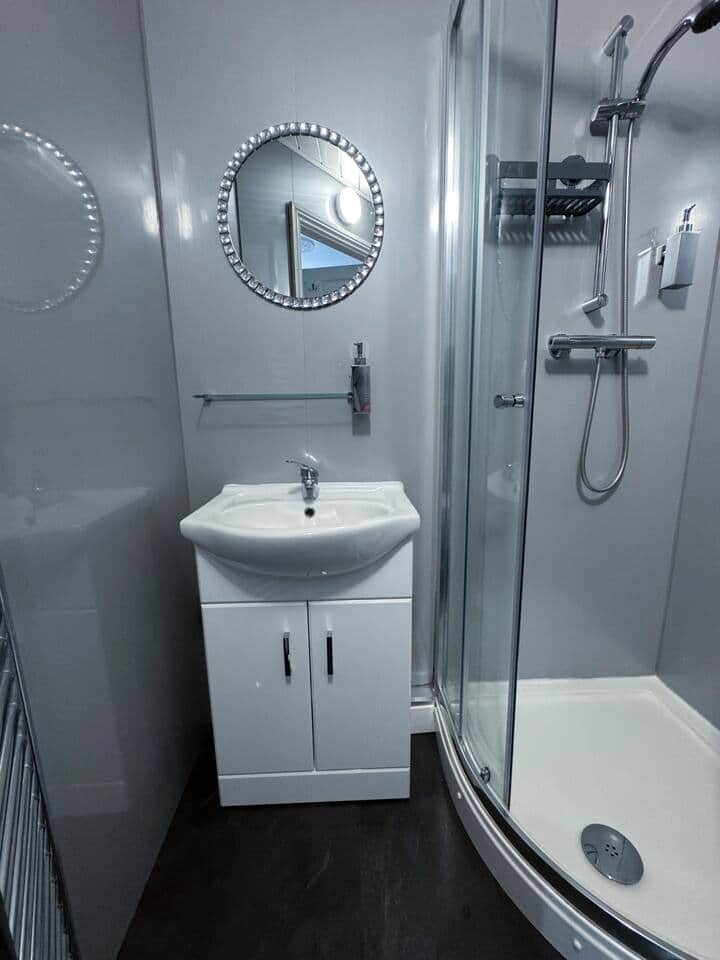 Room 3 — interior photograph 5