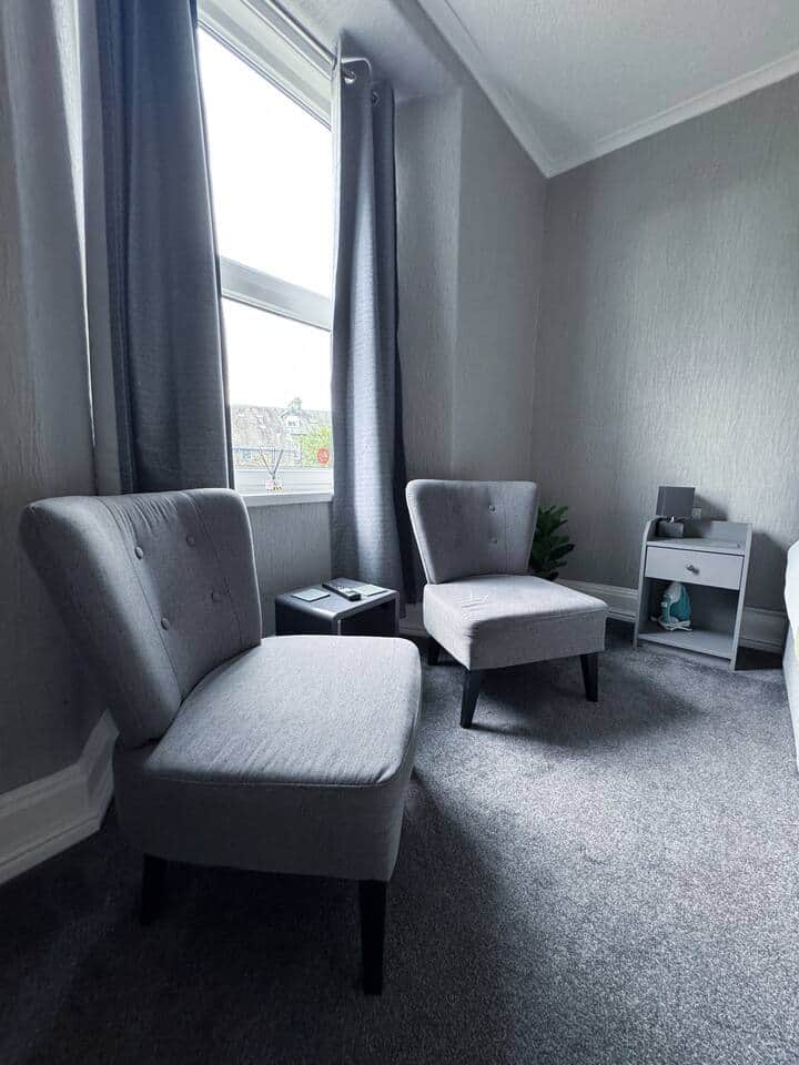 Room 4 — interior photograph 3
