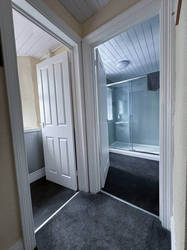 Room 4 — interior photograph 4
