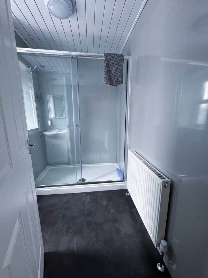 Room 4 — interior photograph 5