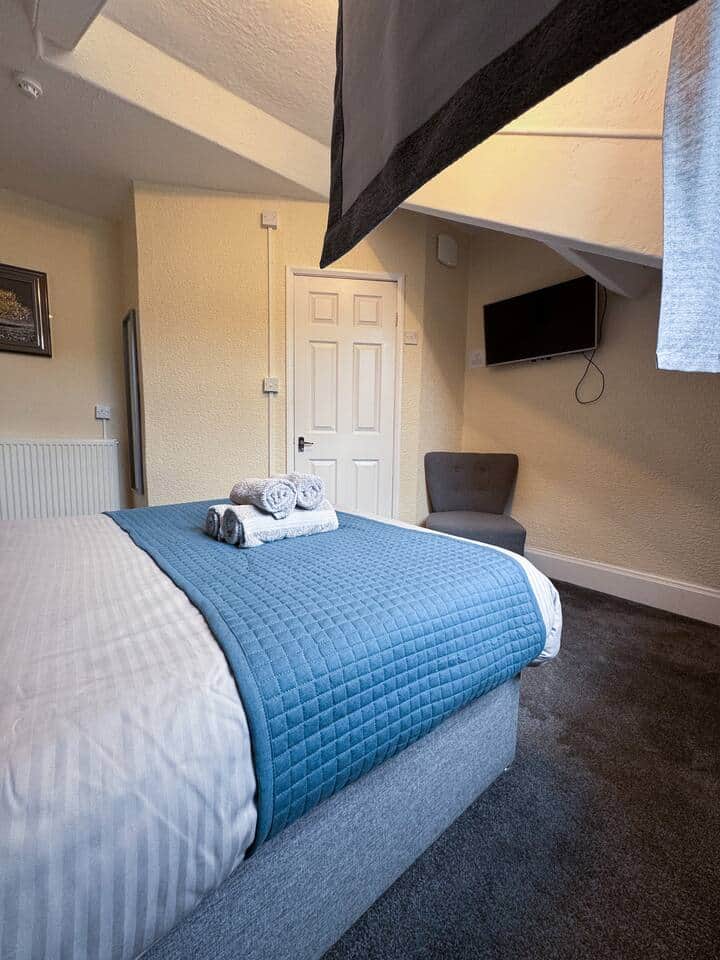 Room 5 — interior photograph 2