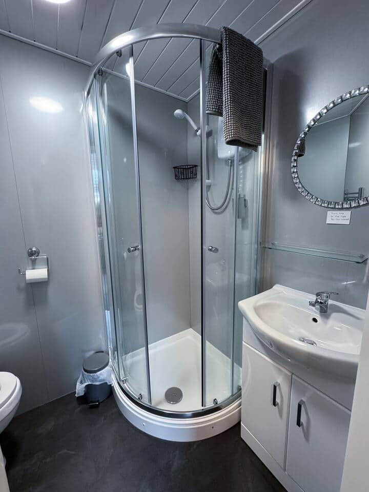 Room 5 — interior photograph 4