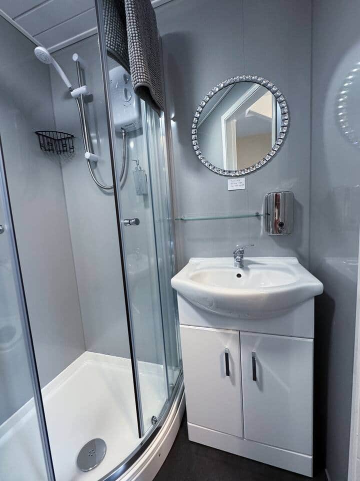 Room 5 — interior photograph 5