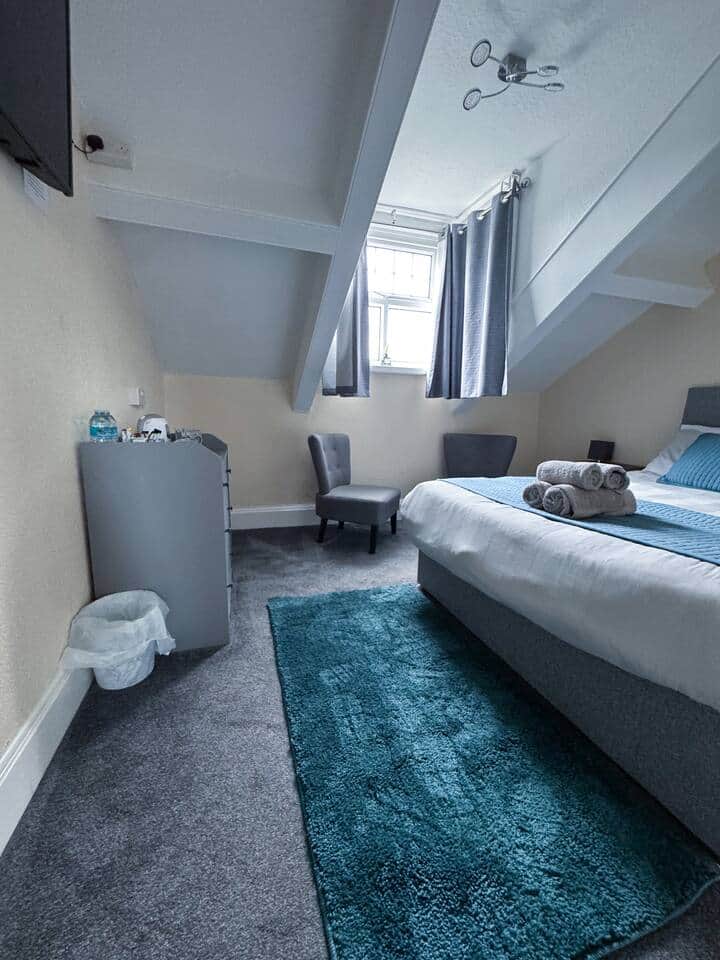 Room 6 — interior photograph 4