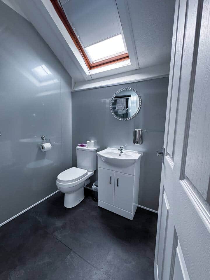 Room 6 — interior photograph 5